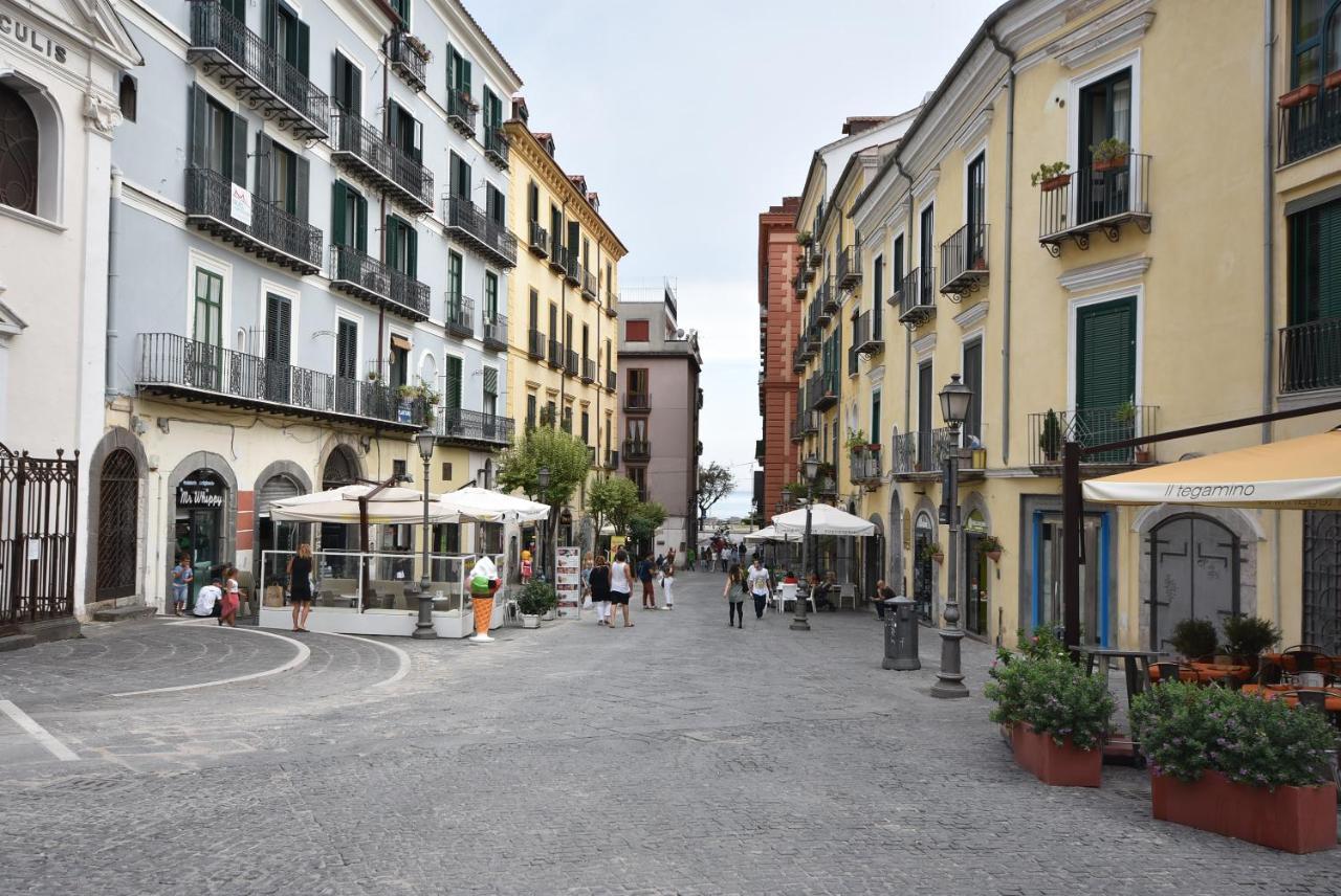 La Dimora Del Barone Bed & Breakfast Salerno Bagian luar foto