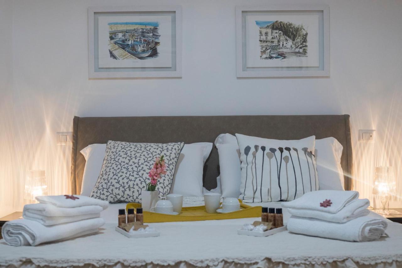 La Dimora Del Barone Bed & Breakfast Salerno Bagian luar foto